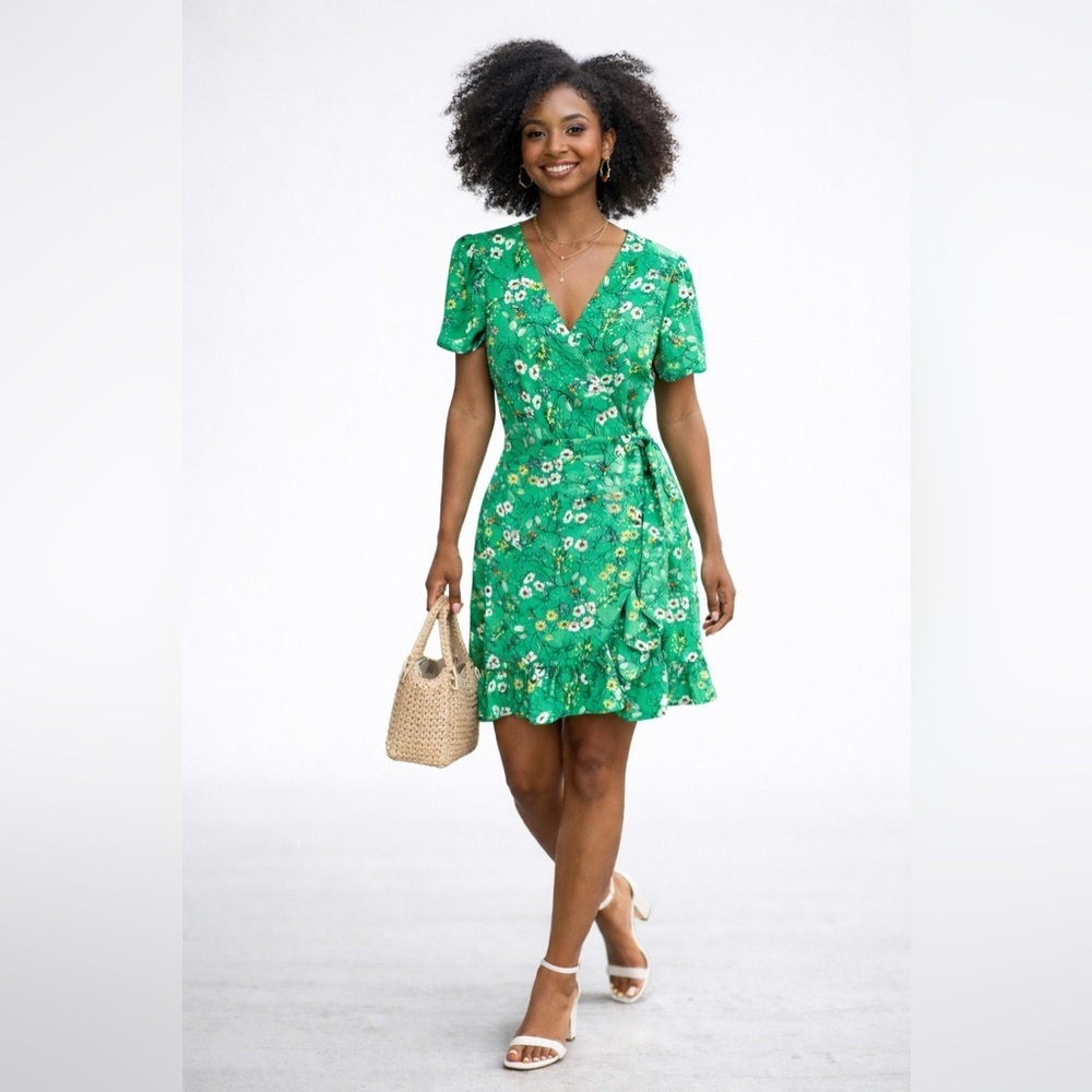 AUW Green Floral Short Sleeve Wrap Dress Womens
Size Large